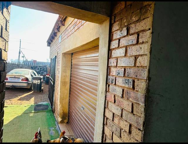 6 BEDROOM HOUSE FOR SALE IN RONDEBULT